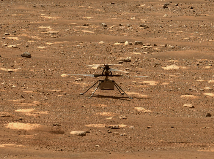 Az Ingenuity marshelikopter a Mars felszínén – Fotó: NASA / JPL-Caltech / ASU