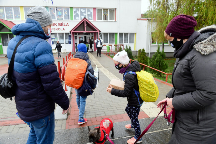 Igazán szar szülőnek éreztem magam, hogy a kisebbséget képviselem – olvasói visszajelzések az óvoda- és iskolanyitásról