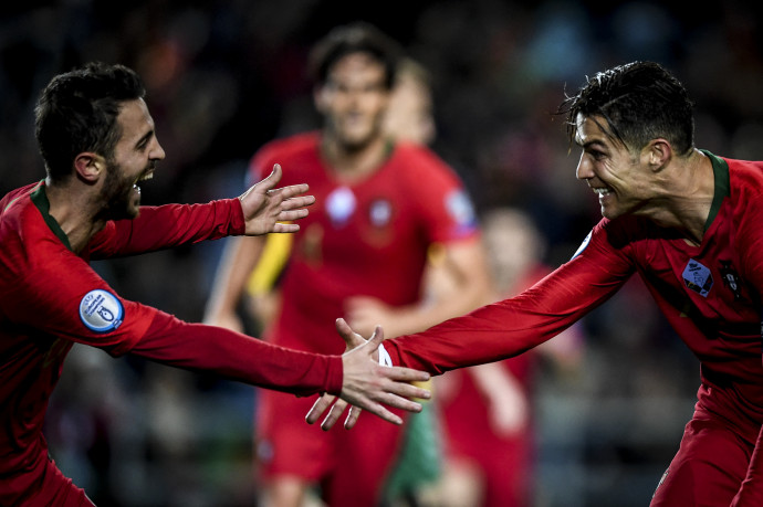 Bernardo Silva és Cristiano Ronaldo egy 2019-es Eb-selejtezőn – pacsizhatnak még a válogatottban? – Fotó: Patricia De Melo Moreira / AFP