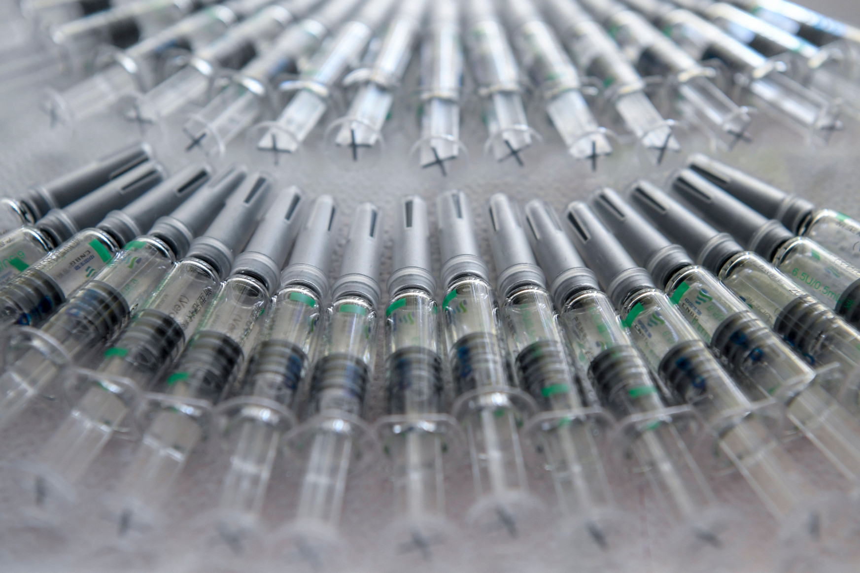 Rövid úton tisztázni lehetne, hogy rendben van-e a kínai vakcina, ha meglenne rá a szándék