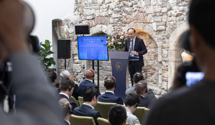 Chen Zhimin, Fudan University's Vice President, holding a speech at the event commemorating the 70th anniversary of Chinese-Hungarian diplomatic relations in Budapest in 2019 – Photo: Zsolt Szigetváry / MTI