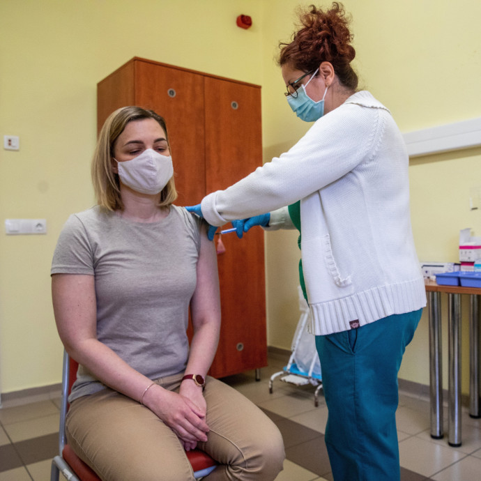 Begyújtották a Szputnyik-rakétát a magyar oltási programban