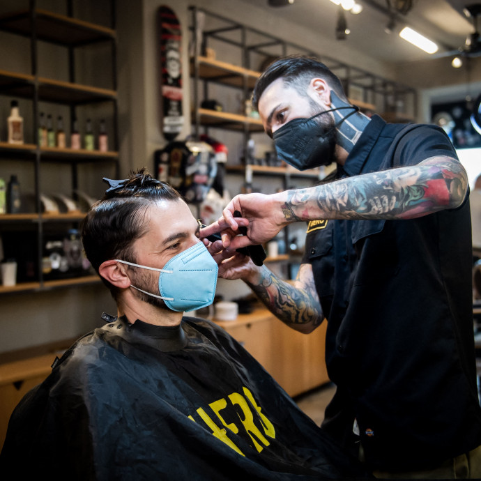 Folytatódik a járvány visszahúzódása a visegrádi régióban, de Magyarország szomorú rekordot dönthet a héten