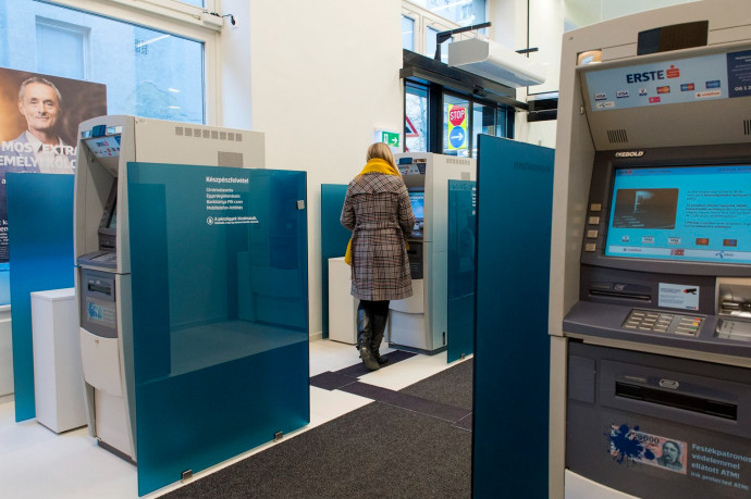 Extra szabadnapot adnak a magyar Erste Banknál annak, aki beoltatja magát