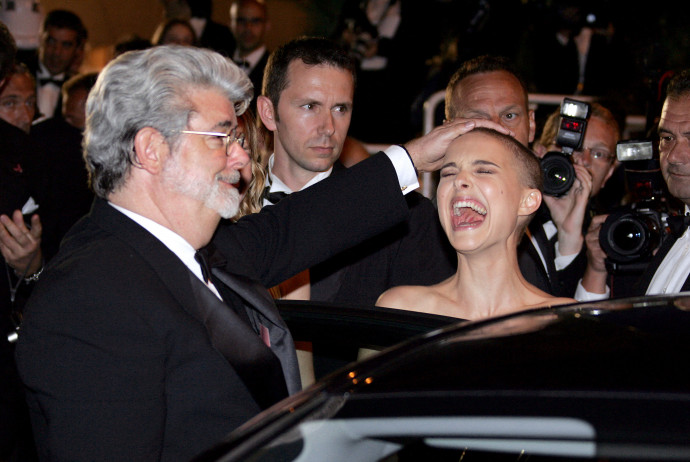 George Lucas és Natalie Portman a Csillagok háborúja – A sithek bosszúja című film bemutatóján 2005-ben a cannes-i filmfesztiválon – Fotó: Pascal Guyot / AFP