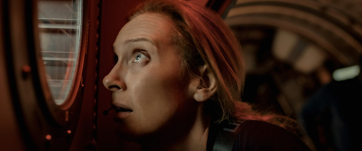 Toni Collette az A potyautas című filmben – Kép: Netflix