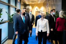 Ursula von der Leyen a magyar jogállamiság problémáit is napirendre vette az Orbánnal tartott találkozón