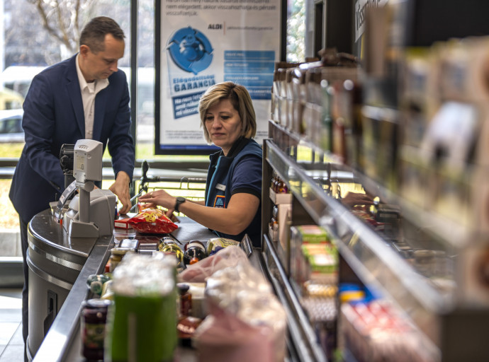 Alig csökkent a nemek közti bérkülönbség Magyarországon