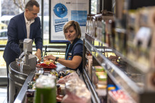 Alig csökkent a nemek közti bérkülönbség Magyarországon