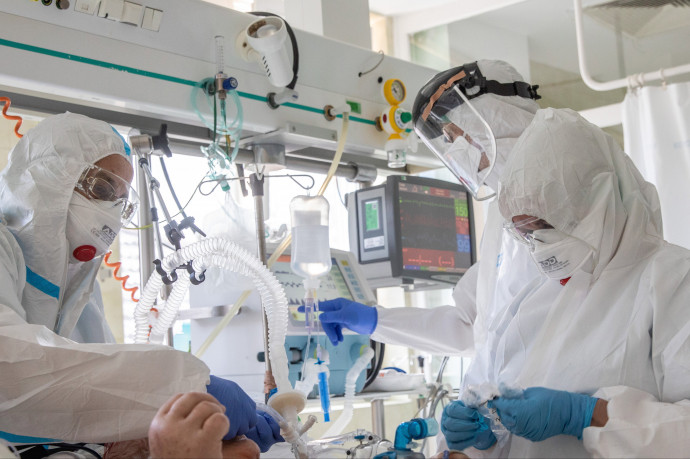 A terasznyitás napján is 200 felett a halálos áldozatok száma