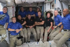 Dokkolt a SpaceX űrhajója, egyszerre 11 ember van a Nemzetközi Űrállomáson