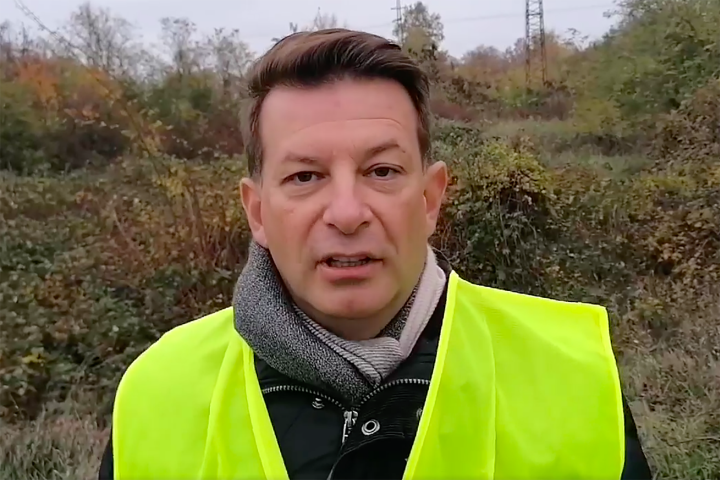 Hebling Zsolt, Alsóörs polgármestere 2020 novemberében videóban reagált a petícióra – Fotó: Alsóörsért közösen