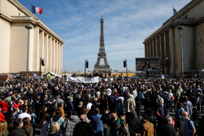 Ezrek tüntettek Párizsban, amiért elengedte a bíróság egy idős zsidó nő gyilkosát
