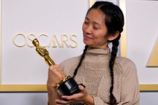 Kicenzúrázza Kína a közösségi felületeken Chloé Zhao Oscar-győzelmét