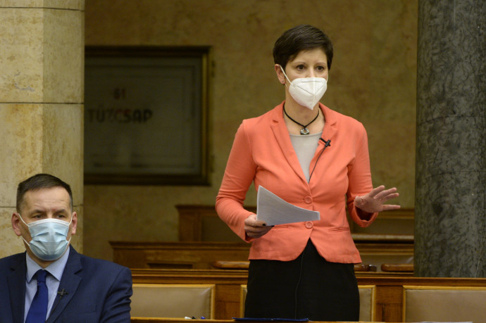 Szél Bernadett a parlamentben – Fotó: Kovács Attila / MTI