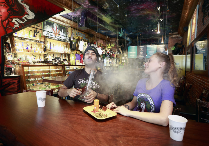 Egy kanadai coffee shop. Kanadában 2018-tól engedélyezett a rekreációs célú marihuána fogyasztás – Fotó: Jeff Vinnick / Getty Images / AFP