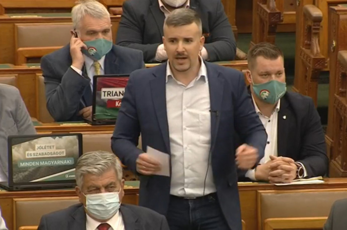 Jakab a kormánynak: A mi szavazóink egyszerűen élnek, de ezerszer különb emberek, mint önök