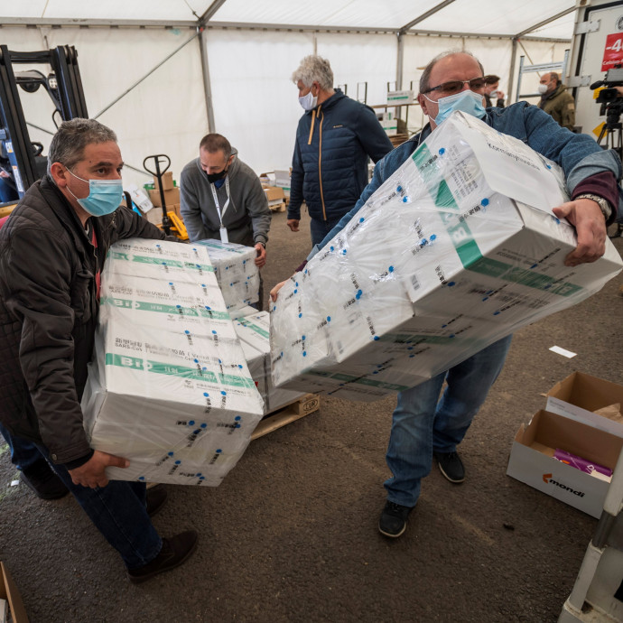 A hétvége megmutatta, miért nyomja annyira a kínai vakcinát a kormány