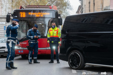 Évente 76 ezer percet áll a forgalom Budapesten a szabálytalan parkolás miatt – a BKK térképre tette, hol érdemes leginkább figyelni