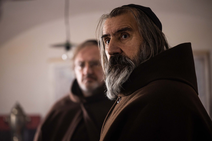 Krisztus inge címmel forgat egész estés filmet Eperjes Károly a kommunista diktatúra keresztényüldözéséről