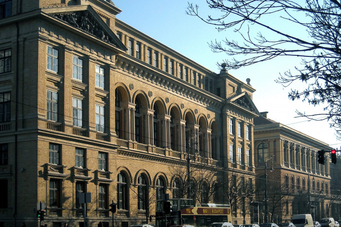 Meghosszabbíthatják a tavaszi félévet az egyetemek