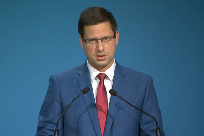 Gulyás Gergely: Ötmillió beoltott után lehet újra lagzikat tartani