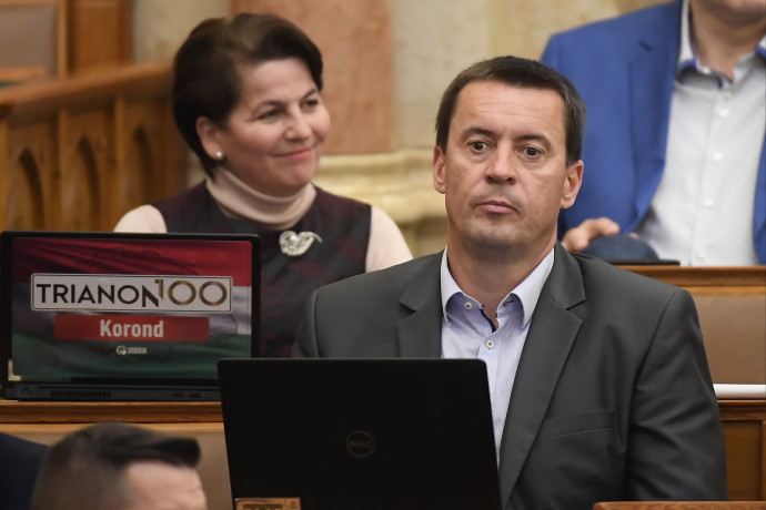 Egyház- és oltásellenes lett a Jobbik a párt korábbi elnöke szerint