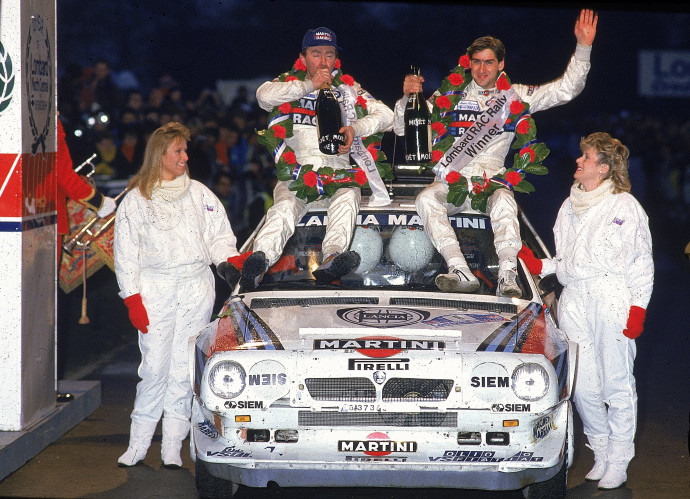 Henri Toivonen (j) és Sergio Cresto (b) ünneplik az 1986-os Monte Carlo ralin aratott győzelmüket – Fotó: Allsport UK / Allsport / Getty Images