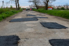 Itt a tavasz, aszfaltba borultak a mezőtúri kátyúk