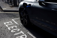 Csaknem duplázódtak az e-autó-eladások a világban az év első három hónapjában