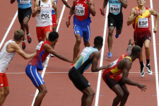 Az oltáspiac egy váltófutás, de a start és a cél között privatizálják a váltóbotot