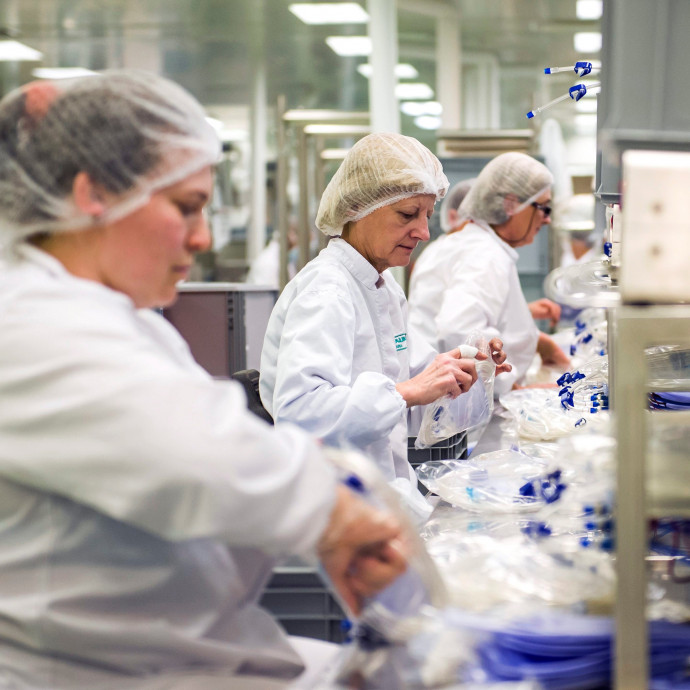 Az igazságot hiába keressük a multik magyar dolgozóinak fizetésénél