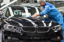 Végül a BMW-t is elérte a chiphiány