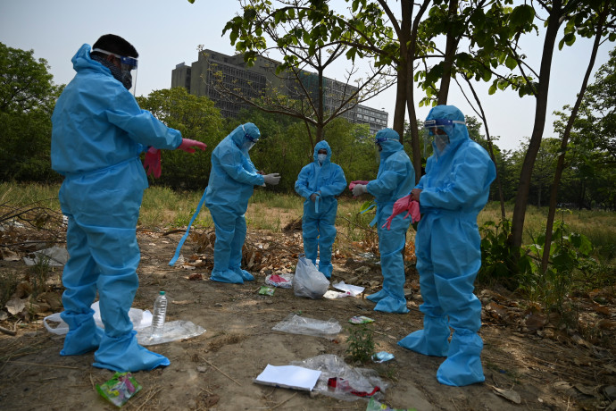 Romlik a helyzet Indiában, kínzó vakcinahiány sújtja az országot