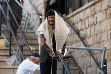 Több gyerek, köztük egy kilencéves is meghalt a pánikba torkolló zsidó ünnepi fesztiválon Izraelben, ahol több tucat embert tapostak halálra