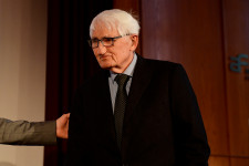 A botrány után Jürgen Habermas mégsem fogadja el a 225 ezer eurós dubaji kitüntetését