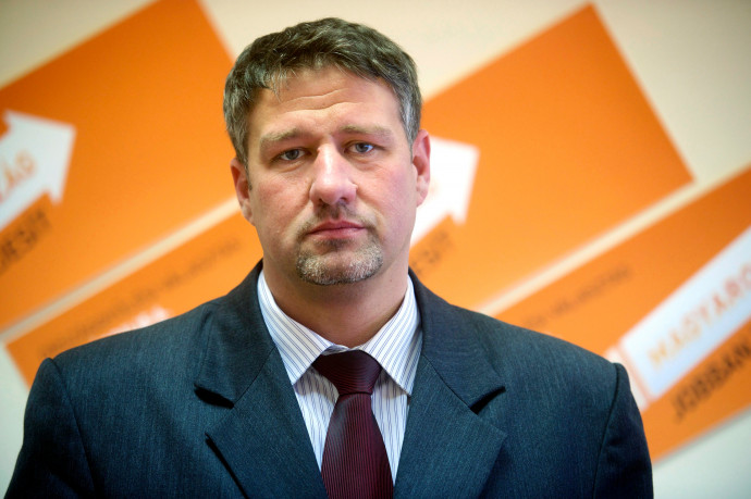 Simonka György szerint nem Lázár, hanem a Fidesz és a választók döntik el, meddig politizálhat