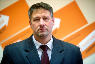 Simonka György szerint nem Lázár, hanem a Fidesz és a választók döntik el, meddig politizálhat