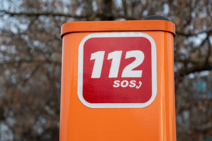 A 112-n hívott segítséget az ájult édesanyjához egy ötéves kislány