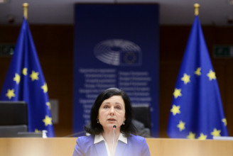 Věra Jourová elismerte, hogy az Európai Bizottság tehetetlen a KESMA-val szemben