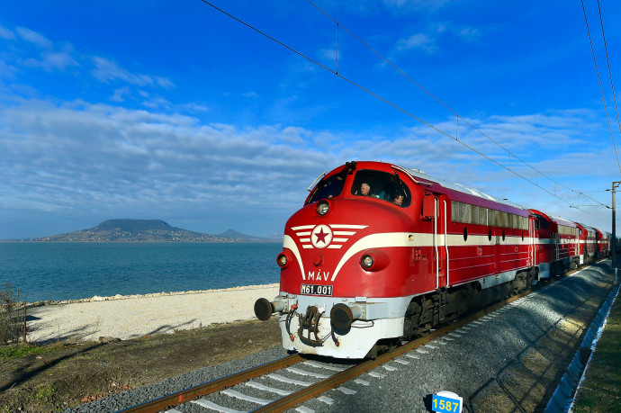 Május 17-től sűrűbben járnak a vonatok Budapestről a Balaton felé, étkezőkocsi is lesz a járatokon