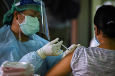 Megkezdte egy koronavírus elleni kínai vakcina vizsgálatát az EMA