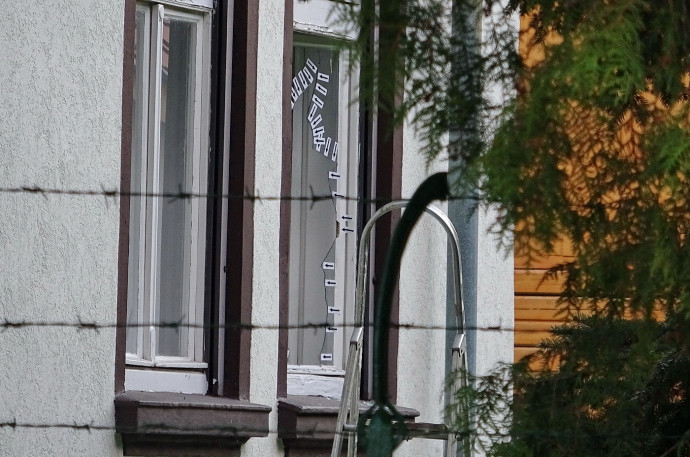A betört ablak – Fotó: 112press.hu