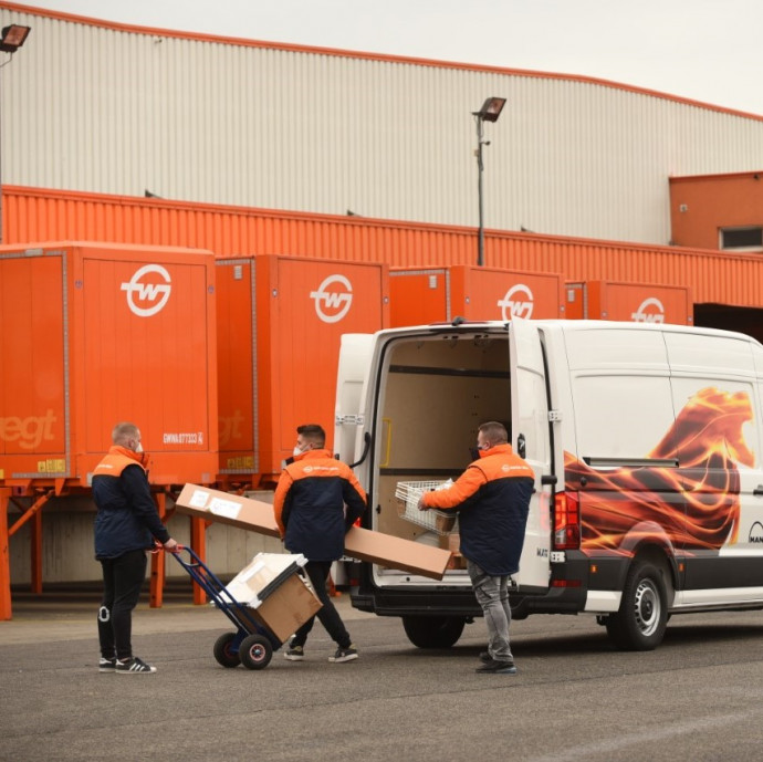 Kivonja a magyar belvárosokból a környezetszennyező furgonokat az egyik vezető házhozszállító cég