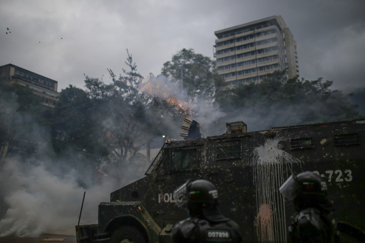 Az ENSZ szerint a rohamrendőrök túl erőszakosan lépnek fel a tüntetők ellen – Fotó: Juancho Torres / Anadolu Agency / AFP