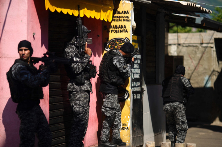 Rendőrségi akció Rio de Janeiróban 2021. május 6-án – Fotó: Mauro PIMENTEL / AFP