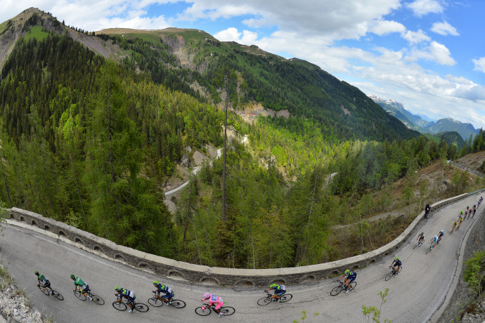 Két magyar igyekszik megbirkózni a borzalmasan nehéz Giro d'Italiával