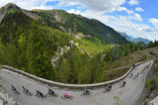 Két magyar igyekszik megbirkózni a borzalmasan nehéz Giro d'Italiával