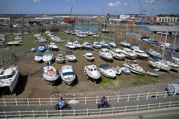 Csónakok a Jersey-n található St Helier kikötőjében 2021. május 6-án – Fotó: Aaron Chown / PA Images / Getty Images