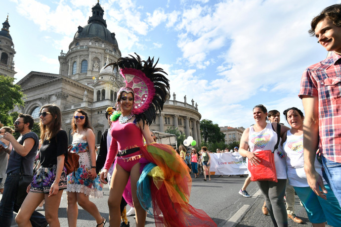 A rendőrség visszavonta, majd újra kiadta a Budapest Pride engedélyét